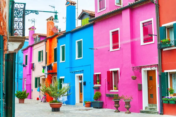 Architecture colorée sur l'île de Burano, Venise, Italie . — Photo