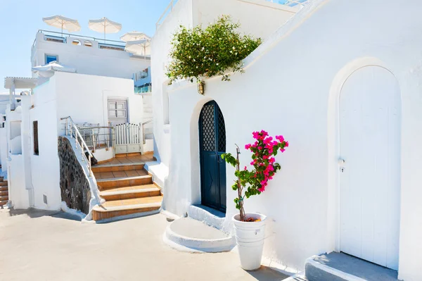 Architettura tradizionale greca sull'isola di Santorini, Grecia — Foto Stock