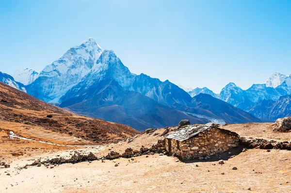 Widok na górę AMA Dablam w Higańczy, Nepal. — Zdjęcie stockowe