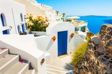 Santorini adasındaulusal Yunan mimarisi, Yunanistan.