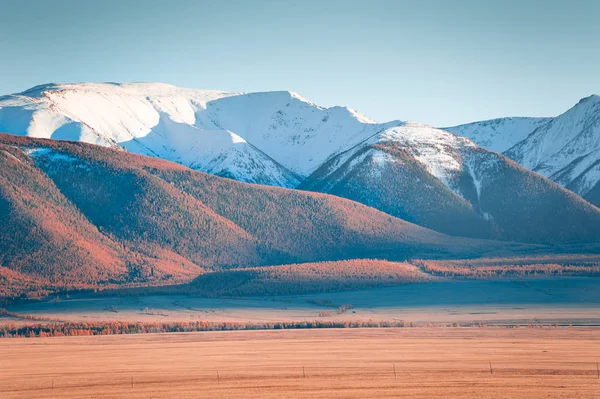 Uitzicht op Noord-Chuya Ridge in Altai, Siberië, Rusland — Stockfoto