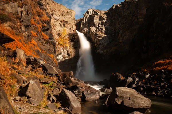 Cachoeira Kurkure Nas Montanhas Altai Sibéria Rússia Longa Exposição Bela — Fotografia de Stock