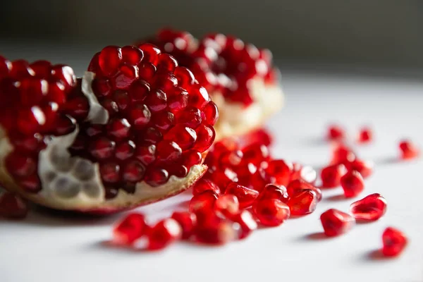Red Ripe Pomegranate White Table Close Macro Image Shallow Depth — Stock Photo, Image
