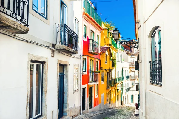 Mysig Gata Med Gammal Arkitektur Lissabon Portugal Berömda Resmål — Stockfoto