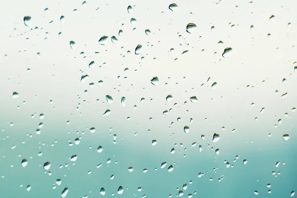 Krople Deszczu Szklanej Powierzchni Okna Wybiórcze Skupienie Abstrakcyjne Niewyraźne Tło — Zdjęcie stockowe