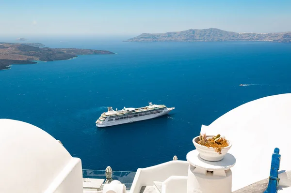Bílá Architektura Modré Moře Ostrově Santorini Řecko Slavný Cíl Cesty — Stock fotografie