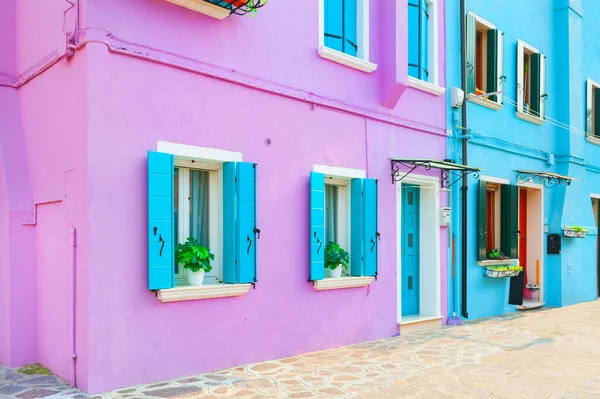 Fioletowo Niebieskie Fasady Domów Kolorowa Architektura Wyspie Burano Wenecja Włochy — Zdjęcie stockowe