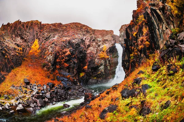 Kurkure Waterval Het Altai Gebergte Siberië Rusland Prachtig Herfstlandschap — Stockfoto