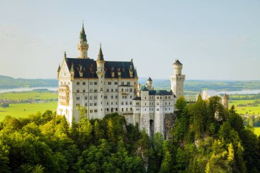 Neuschwanstein Şatosu Bavaria, Almanya için görüntüleyin 
