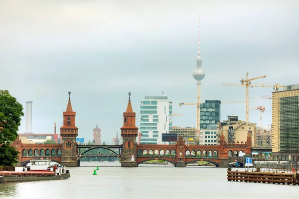 Oberbaum Bron Berlin Morgon — Stockfoto