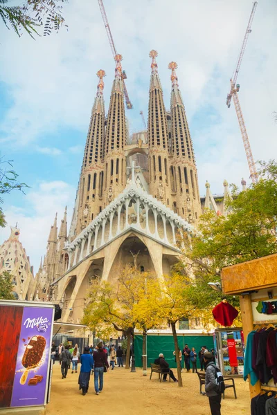 Barcelona Diciembre Vista General Basílica Sagrada Familia Con Turista Diciembre —  Fotos de Stock
