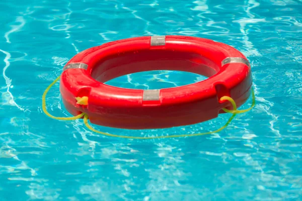 Boya Naranja Salvavidas Flotando Piscina —  Fotos de Stock