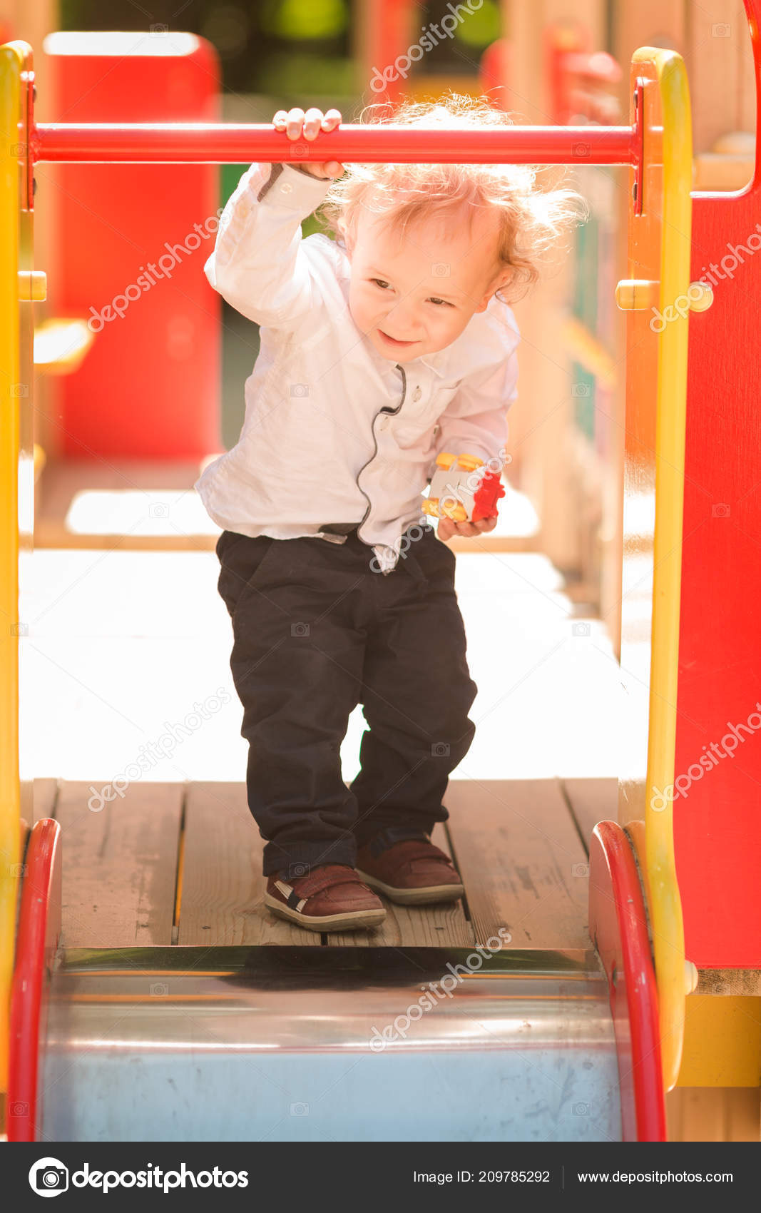 Mignon Bebe Garcon Jouer Sur Toboggan Sur Aire Jeux Image Libre De Droit Par Len44ik C Mignon Bebe Garcon Jouer Sur Toboggan Sur Aire Jeux Image Libre De Droit Par Len44ik C