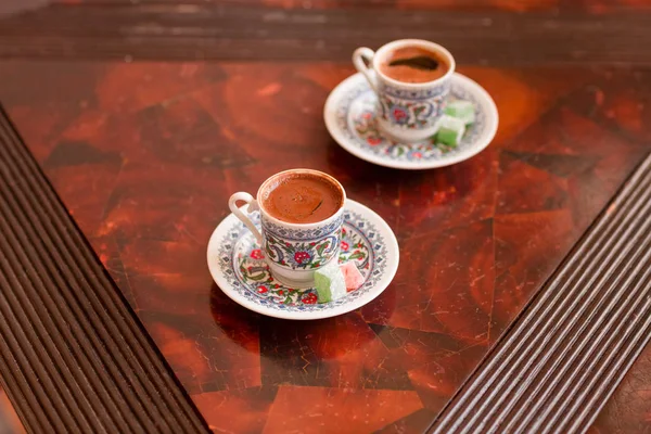 Dos Tazas Café Tradicionales Porcelana Turca Con Deleite Turco Una — Foto de Stock