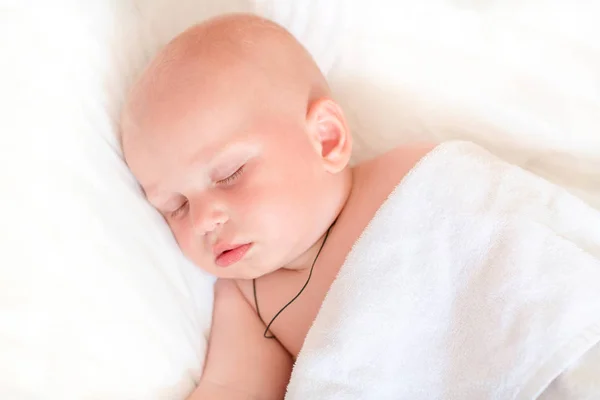 Niedliches Kleines Baby Das Bett Schläft Konzept Der Süßen Träume — Stockfoto