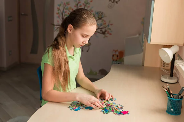 Cute Little Girl Solving Puzzle Together Sitting Table — Stock Photo, Image