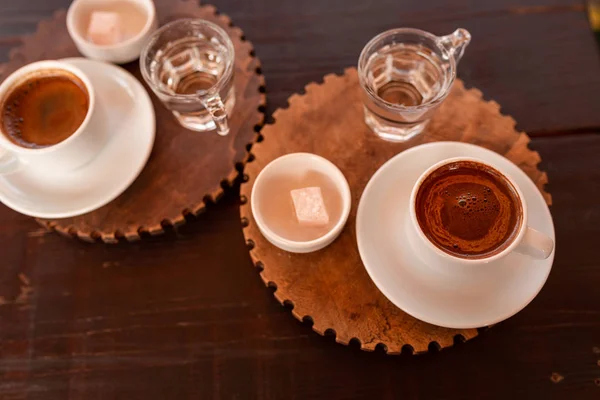 Türk kahvesi lokum ile servis edilir — Stok fotoğraf