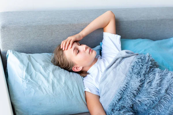 Sick Teenage Little Girl High Fever Headache Laying Bed Checking — Stock Photo, Image