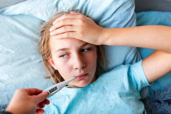 Sick Teenage Little Girl High Fever Headache Laying Bed Holding — Stock Photo, Image