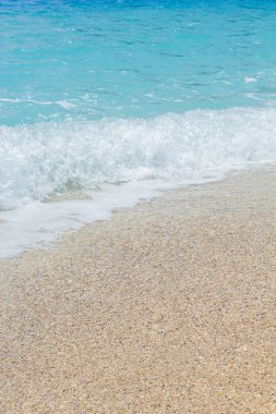 Deniz dalgası. Deniz Burnu. Yaz manzarası. Şeffaf deniz suyu..