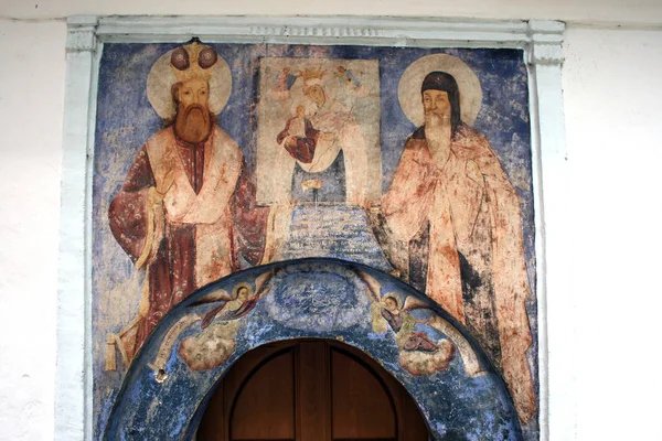 O tarihleri 9 yüzyıldan bu yana Saint Roma Manastırı en eski manastır topraklarının Sırbistan'a aittir. Onun bahçede Rus ordusu, Rajevsky, Albay kalbinde toprağa verildi. 