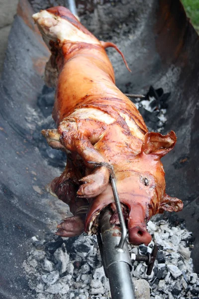 Piglet Roasting Spit Traditional Way Very Tasty — Stock Photo, Image