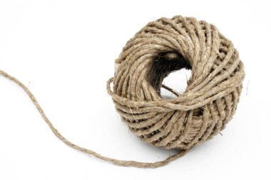  Beyaz arka planda string keten ip topu