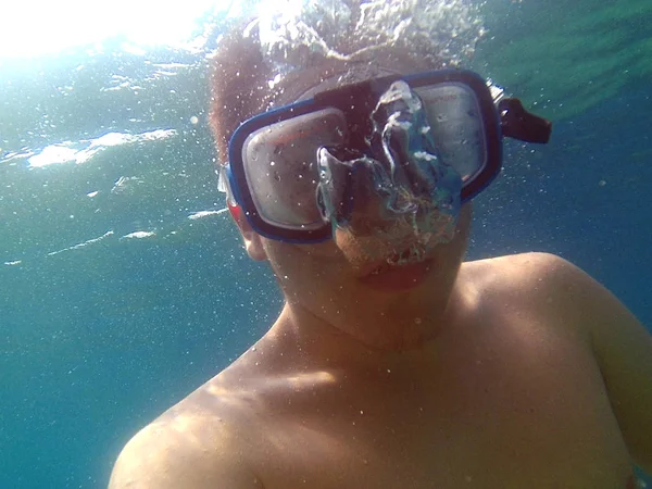 Fotografía Misteriosa Submarina Mar Profundo Hermosos Colores Boy Diver — Foto de Stock