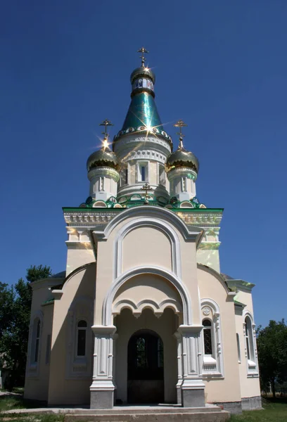 位于塞尔维亚Cortanovci和Sremski Karlovci附近的Banstol圣母玛利亚东正教圣殿 — 图库照片