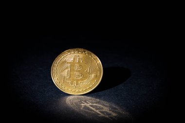 Bitcoin Over siyah arka plan, Cryptocurrency, Btc para birimi teknoloji. Internet iş kavramı
