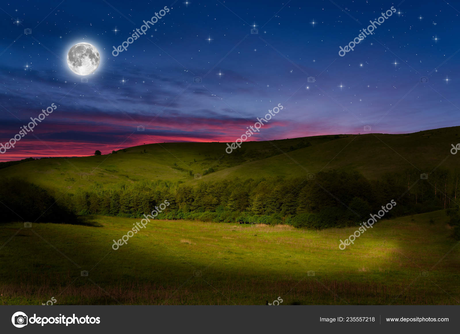 Luna Llena Que Sube Sobre Las Montañas Foto de archivo - Imagen de  oscuridad, completo: 105268994, image size:1600x1160