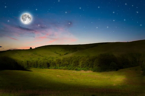 Luna Deasupra Muntelui Apropiere — Fotografie, imagine de stoc