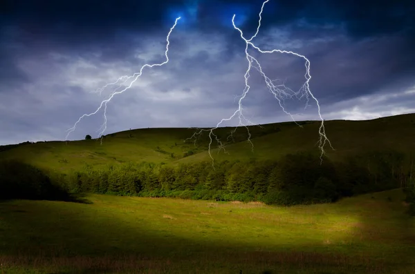 Tempête Avec Éclairage Sur Montagne — Photo