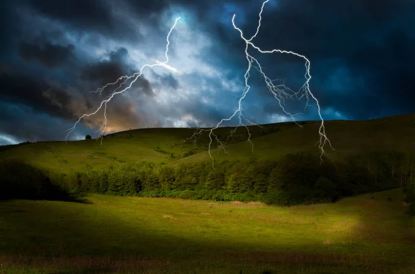 Tempête Avec Éclairage Sur Montagne — Photo