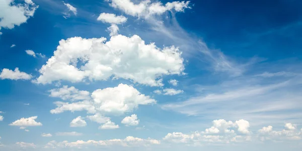 White Fluffy Clouds Summer Sky Background — Stock Photo, Image