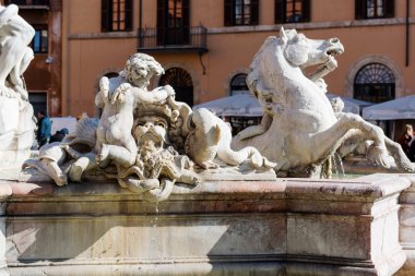 Roma, İtalya, 16 Şubat 2017 - Çeşme Roma'nın ünlü Piazza Navona üzerinde. Piazza Navona. Roma. İtalya