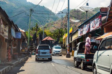BALI, İNDONEZYA - 30 Kasım 2019: Bali 'de trafik. Endonezya