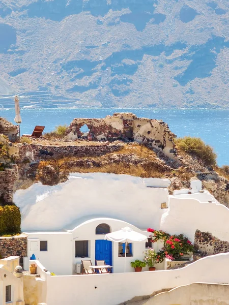 Όμορφη Ζεστή Παραδοσιακή Λευκή Σπηλιά Σπίτι Καταπληκτική Σαντορίνη Κυκλάδες Ελλάδα — Φωτογραφία Αρχείου