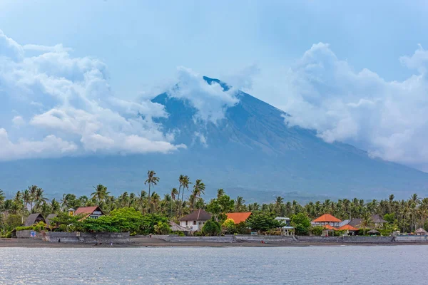 Bella Vista Sul Mare Balinese Sul Vulcano Agung Nel Villaggio — Foto Stock