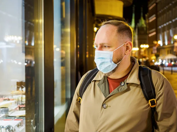 Adult Man Wearing Mask Walking Night European City Mask Necessary — Stock Photo, Image