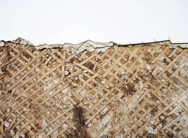 Ancient way of decorating wooden walls with stucco — Stock Photo, Image