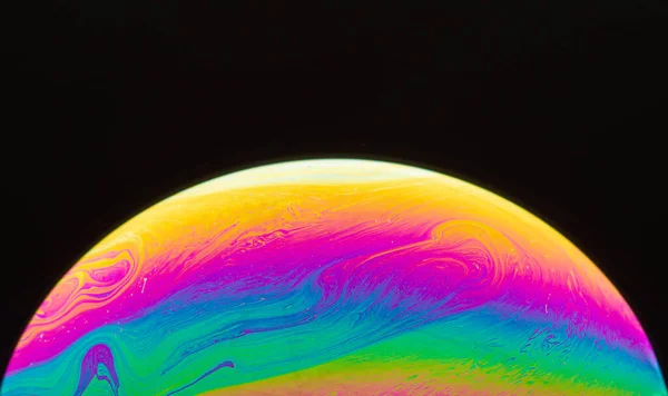 Ζωντανό Φάσμα Χρωμάτων Στην Επιφάνεια Σαπουνόφουσκας — Φωτογραφία Αρχείου