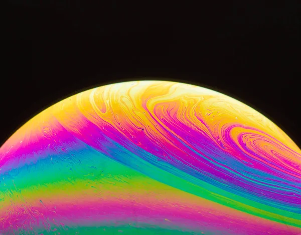 Ζωντανό Φάσμα Χρωμάτων Στην Επιφάνεια Σαπουνόφουσκας — Φωτογραφία Αρχείου