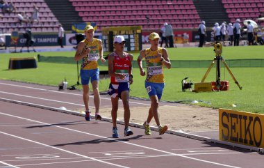 Tampere, Finlandiya, 14 Temmuz: Viktor Kononenko (Ukr), Jan Moreu (Pur), Andriy Syndyuk (Ukr), 10000 metre yarış yürümek erkekler IAAF Dünya U20 Şampiyonası Tampere, Finlandiya için 14 Temmuz, 2018.