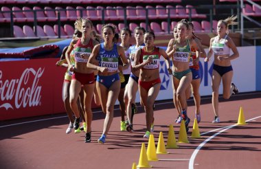 Tampere, Finlandiya, 10 Temmuz: Anna Mark Helwigh, Ludovica Cavalli Italia, Brielle Erbacher Avustralya, Kristlin dişli ABD tarihinde Dünya Salon Atletizm U20 Şampiyonası Tampere, Finlandiya 10 Temmuz, 2018 üzerinde 3000m Engelli