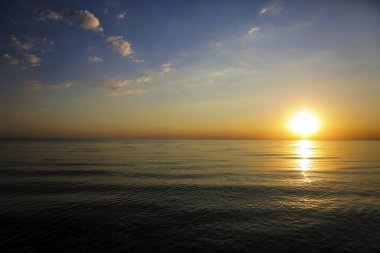 Denizde gün batımı