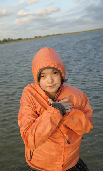 Portrait Petite Fille Souriant Extérieur — Photo