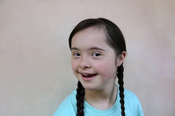 Cute Little Dziewczyna Białym Tle Tło Ściany — Zdjęcie stockowe