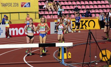 Famke Heinst Nederland, Grace Fetherstonhaugh Kanada, Derya Kunur 3000m Engelli U20 Dünya Salon Atletizm Şampiyonası Tampere, Finlandiya üzerinde üzerinde Türkiye'den 10 Temmuz, 2018