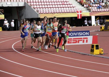 Tampere, Finlandiya, Temmuz 10: 10 Temmuz, 2018 Tampere, Finlandiya için IAAF Dünya U20 Şampiyonası'nda 1500 metre çalışan sporcular.